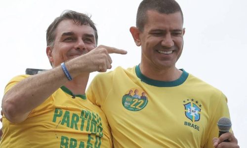 Flávio Bolsonaro se reúne com Douglas Ruas após decisão do TSE no RJ
