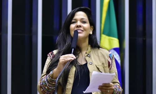 Priscila Costa renuncia ao mandato na Câmara de Fortaleza para assumir vaga como deputada federal