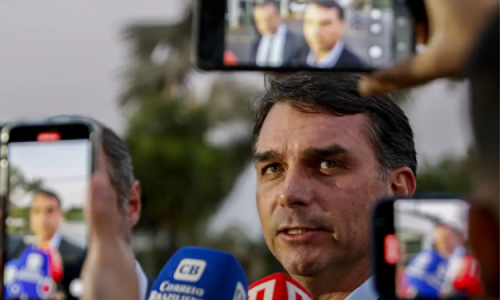 PF abre inquérito para investigar fraude na filiação de Flávio Bolsonaro ao Missão