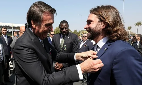 Suplente de Derrite foi demitido por Jair Bolsonaro após usar avião da FAB