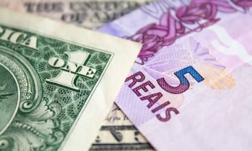 Dólar fecha em R$ 5,111 e Ibovespa recua 0,19%