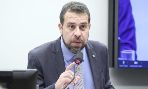 Boulos critica Trump e chama Flávio de “bajulador”