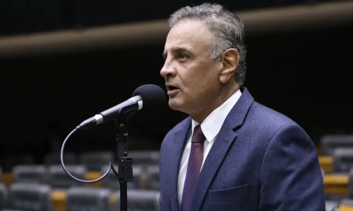 O conselho de Michel Temer a Aécio Neves sobre a disputa ao Planalto