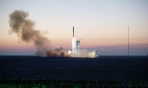 China adia missão que buscará água no polo sul da Lua