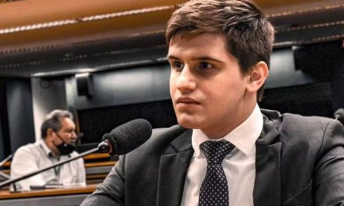 Justiça manda remover vídeo de Pavanato contra Érika Hilton das redes sociais