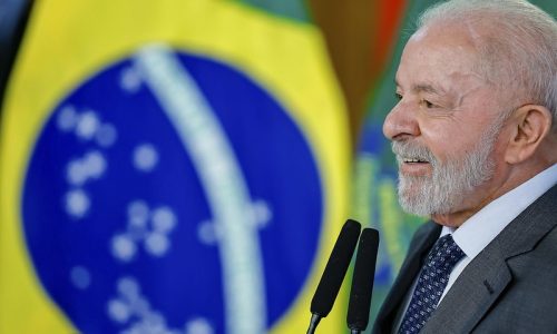 Lula exalta legado de Vargas e destaca salário mínimo e CLT