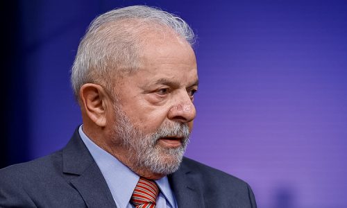 Lula ironiza retorno da seleção após eliminação na Copa