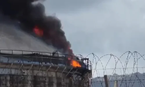 Bombardeio iraniano atinge refinaria de petróleo em Israel