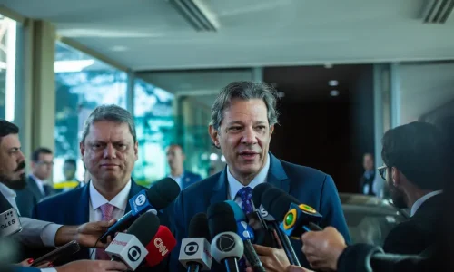 Tarcísio tem 48,3% e Haddad, 36,5% no 2º turno em SP, diz pesquisa