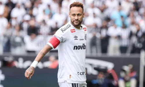 Neymar marca dois, mas Santos empata com Chapecoense em retorno do Brasileirão