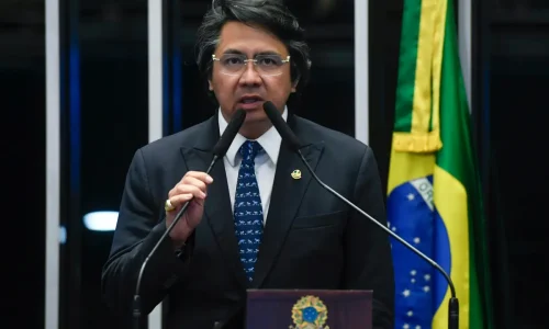 Com CNH vencida, senador de SP foge da PM em Land Rover sem placa e ameaça agentes ao ser parado