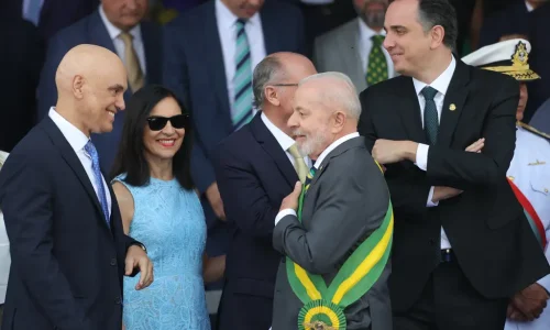Lula é aconselhado a se afastar de Moraes em meio à crise no STF