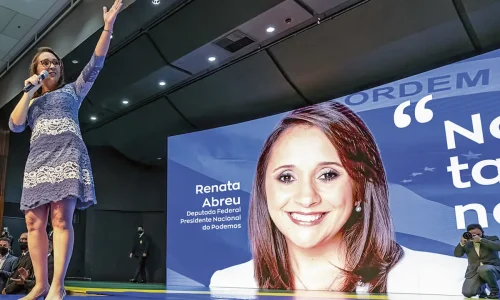 Renata Abreu pode disputar o Senado e apoiar Flávio Bolsonaro para presidente