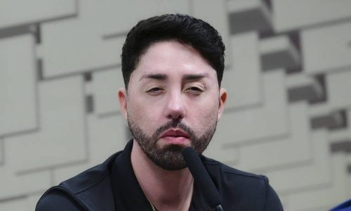 Rico Melquiades se filia ao PSDB para ser candidato e promete cirurgia plástica gratuita