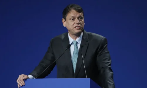 Tarcísio foca campanha no interior de SP e deve evitar questões nacionais