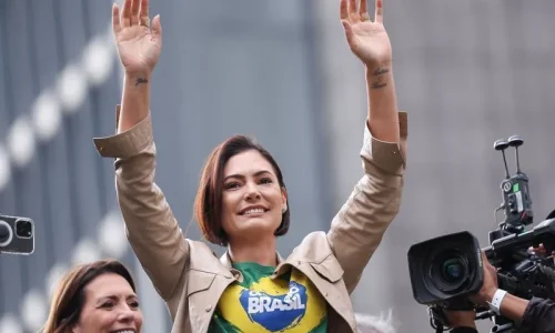 Michelle nega “briga” após vídeo com críticas a Flávio: “Não tenho raiva”