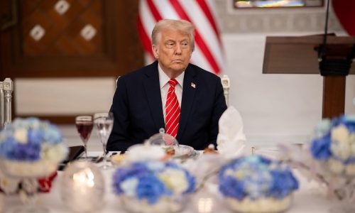 Trump trocou de avião após ameaça iraniana