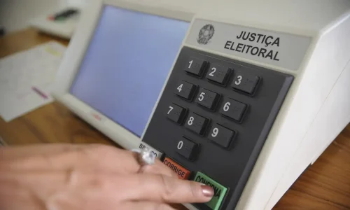 Eleitores têm até 20 de agosto para pedir voto em trânsito