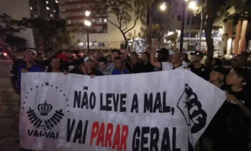 Bateria da Vai-Vai declara greve após eleição de nova diretoria