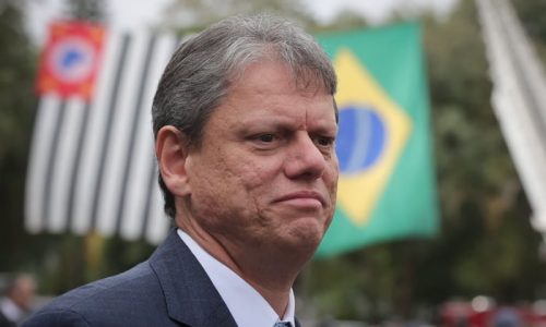 Governo Tarcísio anuncia bônus de R$ 1 bilhão a professores de SP